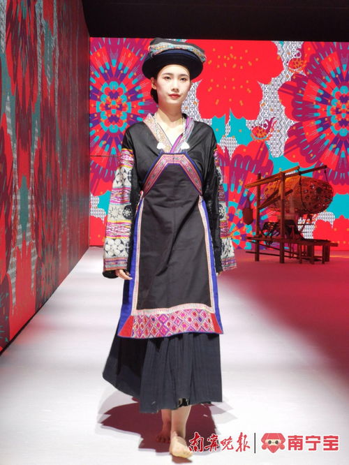 传统与新潮 壮族三月三 民族服饰展秀在邕精彩上演